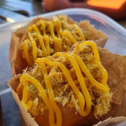 ปังปิงไส้ทะลัก พริกเผาหมูหยอง