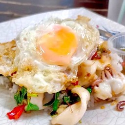 ข้าว กะเพราปลาหมึก