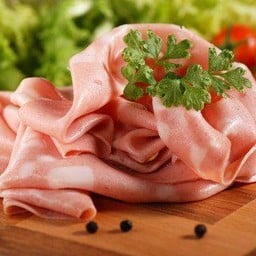 Mortadella weight 100g.
