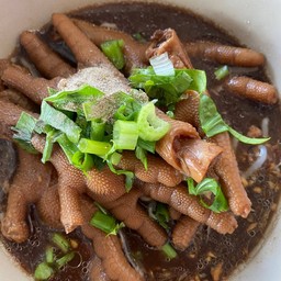 ก๋วยเตี๋ยวตีนไก่