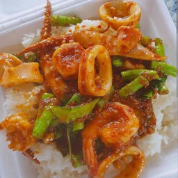 ข้าวผัดพริกแกงทะเล