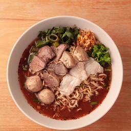 Boat Noodles with Mixed Pork : ก๋วยเตี๋ยวเรือรวมหมู & หมูตุ๋น