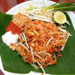 ผัดไทยคุณแม่