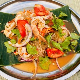 ยำวุ้นเส้นรวมมิตร หมูยอ ใส้กรอก กุ้ง หมึก ปูอัด