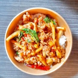 กะเพราหน่อไม้หมูสับ