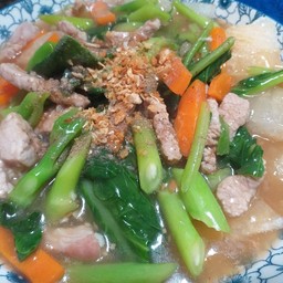 ก๋วยเตี๋ยวราดหน้าหมู
