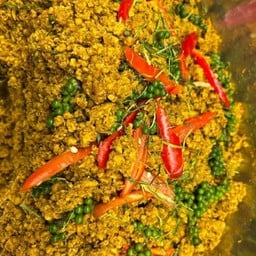 คั่วกลิ้งหมูราดข้าว