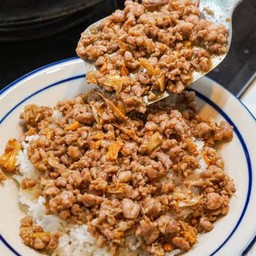 หมูสับกระเทียม (กับข้าว)