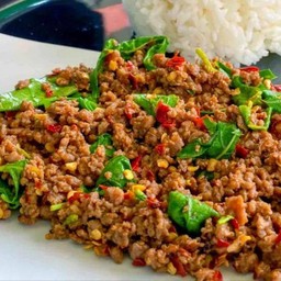 กะเพราหมูสับพริกแห้ง (กับข้าว)