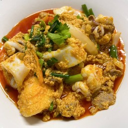 ผัดผงกะหรี่ ราดข้าว