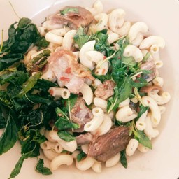 มักกะโรนีหมูกรอบผัดขี้เมา