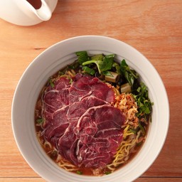 Boat Noodles with Beef Shank : ก๋วยเตี๋ยวเรือน่องลายสด