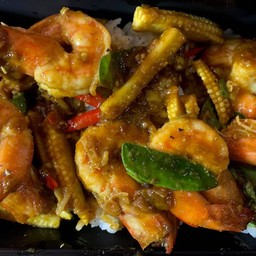 เขียวหวานผัดแห้งกุ้งราดข้าว