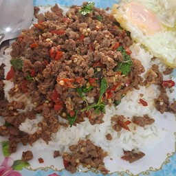 กะเพราเนื้อบดราดข้าว