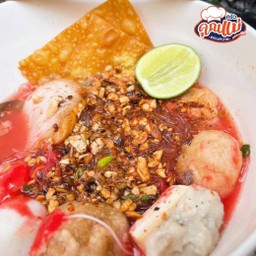 ก๊วยเตี๋ยวลูกชิ้นแคะ เย็นตาโฟ