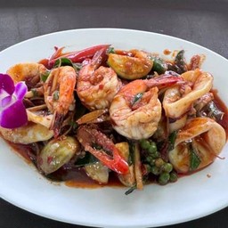 กุ้ง/หมึก ผัดพริกแกง