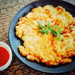 ร้านกระเพราหมูกรอบคนตัวดำ อาม Mee