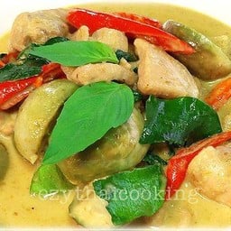 แกงเขียวหวานไก่ ราดข้าว