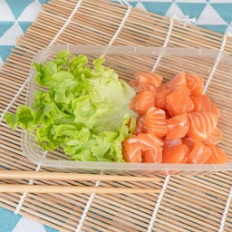 1 แถม 1 ยำแซลมอนเต๋าชุดเล็ก40g