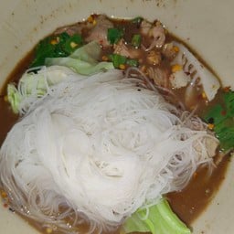 ก๋วยเตี๋ยวเรือยอดนิยม ปั้ม ปตท.บึงหนองโคตร