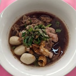 ก๋วยเตี๋ยวเจ๊แดง