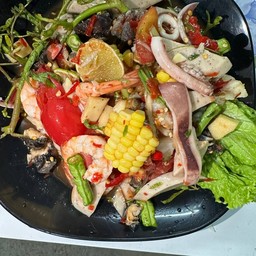 ตำเหลาทะเลรวมข้าวโพด