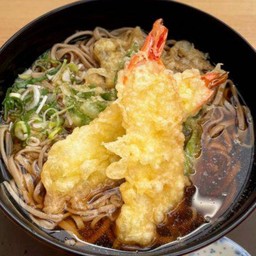 โซบะร้อนกุ้งเทมปุระ