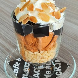 Thai Tea Parfait (ชาไทยพาเฟต์)