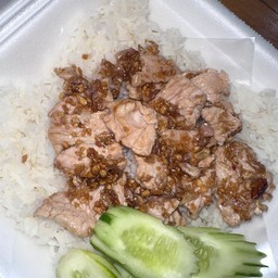 หมูชิ้นกระเทียม พิเศษ