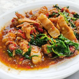 (กับข้าว) กะเพราหมูกรอบ