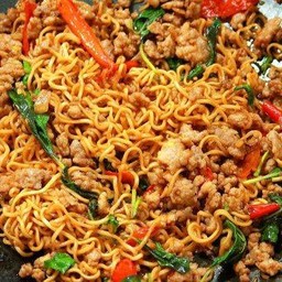 มาม่าผัดกระเพรา