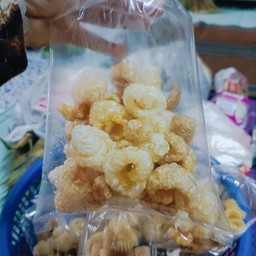 แคบหมูติดมันกากหมู
