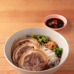 Boat Noodles with Crispy Pork Chashu : ก๋วยเตี๋ยวเรือหมูชาชูกรอบ