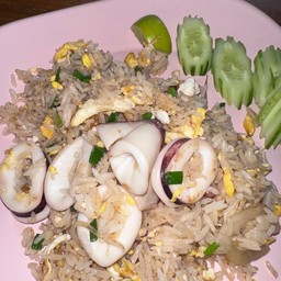 ข้าวผัดหมึก พิเศษ