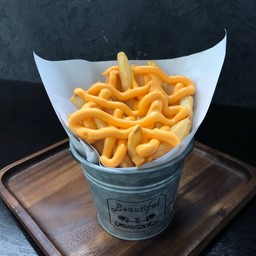 เฟรนฟรายราดชีส