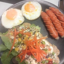 สลัด ใส่กรอก ไข่ดาว