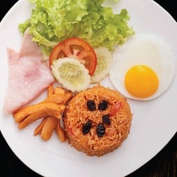 ข้าวผัดอเมกันไข่ดาวไส้กรอกและแฮม (ปกติ)