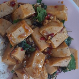 กะเพราหมูยอราดข้าว