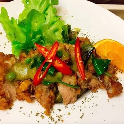 สปาเก็ตตี้ไก่กรอบผัดพริกขี้หนู