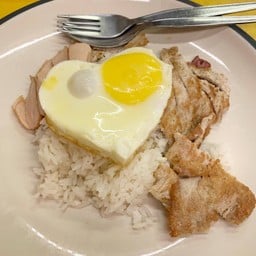 ไข่ดาวหมูทอดไส้กรอก