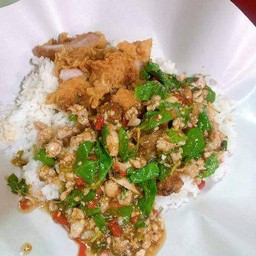 ข้าวกะเพรา(ไก่ทอด)
