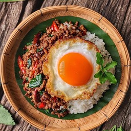 กะเพราหมูสับราดข้าว (ขายดี)