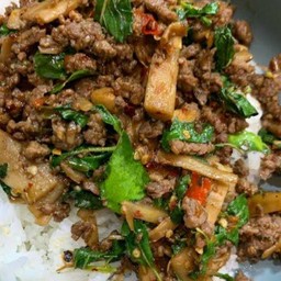 ข้าวกระเพราหน่อไม้เนื้อ+ไข่ดาว