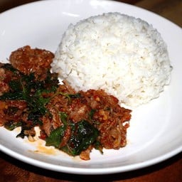 ข้าวกะเพราหมูตุ๋น