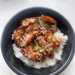 ข้าวด้งหมูกรอบหม่าล่า