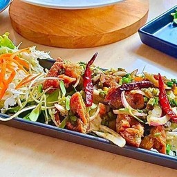 ยำไก่กรอบ