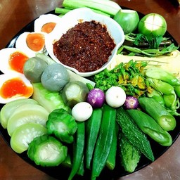 น้ำพริกเผาแคบหมู + ไข่ต้ม + ผักต้ม