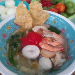 ก๋วยเตี๋ยวเรือฟีฟ่า ราม53 อาหารตามสั่ง หน้าโรงแรมวัลย์ลดาเพลส