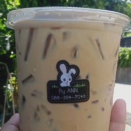 กาแฟเย็น ( มีการชงไว้รสชาติจะได้ตามที่ทางร้านทำ )