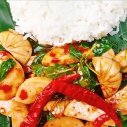 ข้าวกะเพราหมูยอ